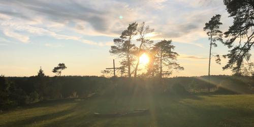 Kreuz vor dem Sonnenuntergang
